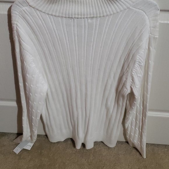 Sweater - Picture 4 of 4